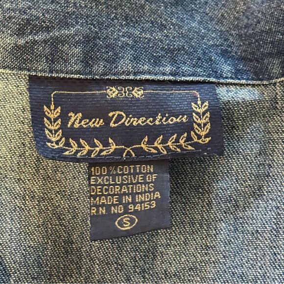 New Direction Festive Denim Jacket Santa and Snowflake Embroidery size Small - Picture 6 of 6